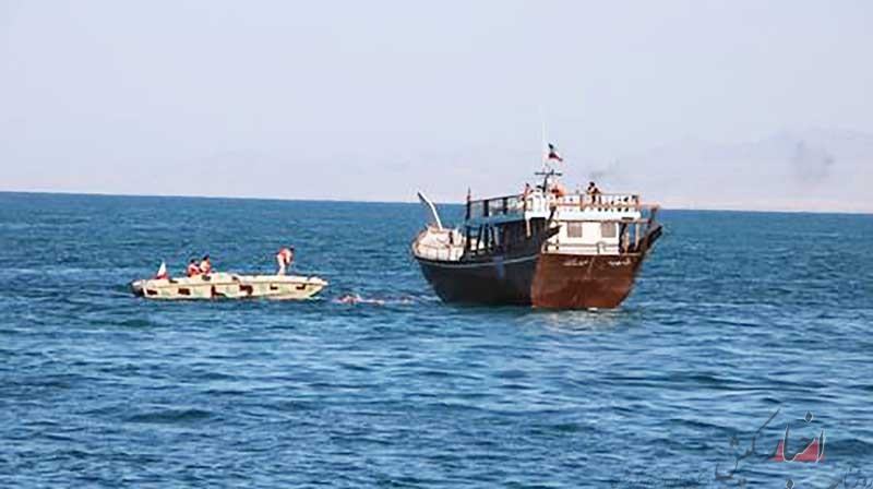 توقیف کشتی و موتورلنج صیادی متخلف حامل ۱۱۱تن ماهی قاچاق در هرمزگان