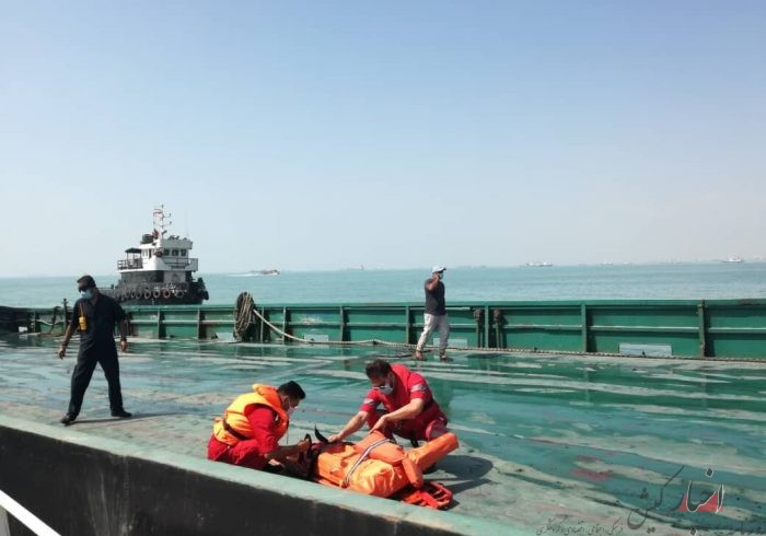 مانور امداد و نجات دریایی در ساحل بندرعباس آغاز شد