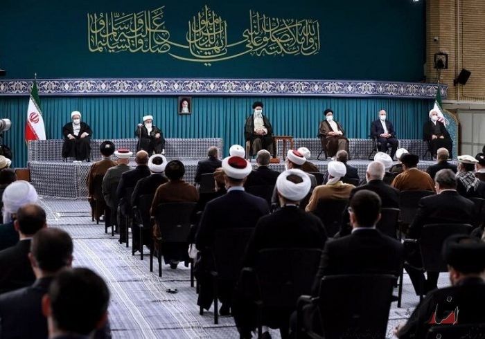 سران قوا و میهمانان کنفرانس وحدت اسلامی با رهبر انقلاب دیدار کردند