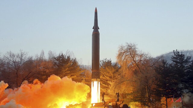 کره‌شمالی دوربردترین موشک سال‌های اخیر خود را آزمایش کرد