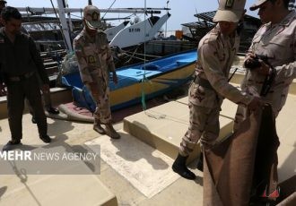 یک شناور حامل ۲۵ هزار لیتر سوخت قاچاق در خلیج‌فارس توقیف شد