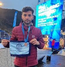 دانشجوی کیش و کسب نشان برنز قهرمانی آسیا در رشته یخ نوردی