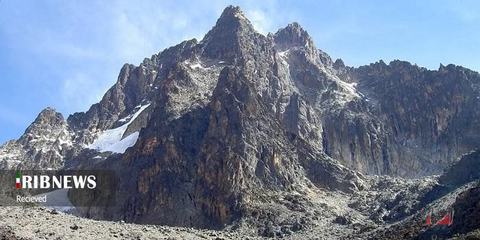 صعود بانوی کوهنورد کیش به دومین قله مرتفع آفریقا