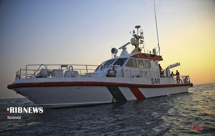 نجات ۱۲ سرنشین یک فروند قایق غیرمجاز و انتقال به کیش