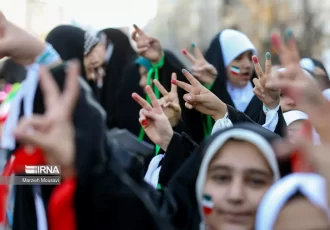 امام‌جمعه کیش: جوانان با حضور گسترده در جشن انقلاب حماسه خلق کردند