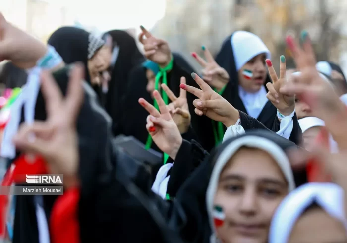 امام‌جمعه کیش: جوانان با حضور گسترده در جشن انقلاب حماسه خلق کردند